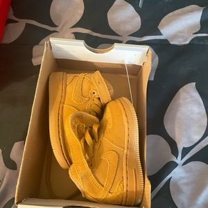 Nike Force 1 Mid 4C tan